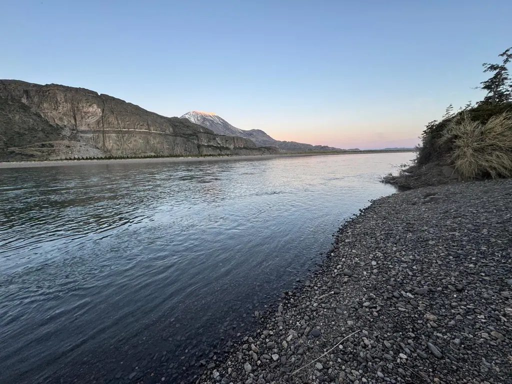 Orilla del Río Ibáñez dentro de la propiedad