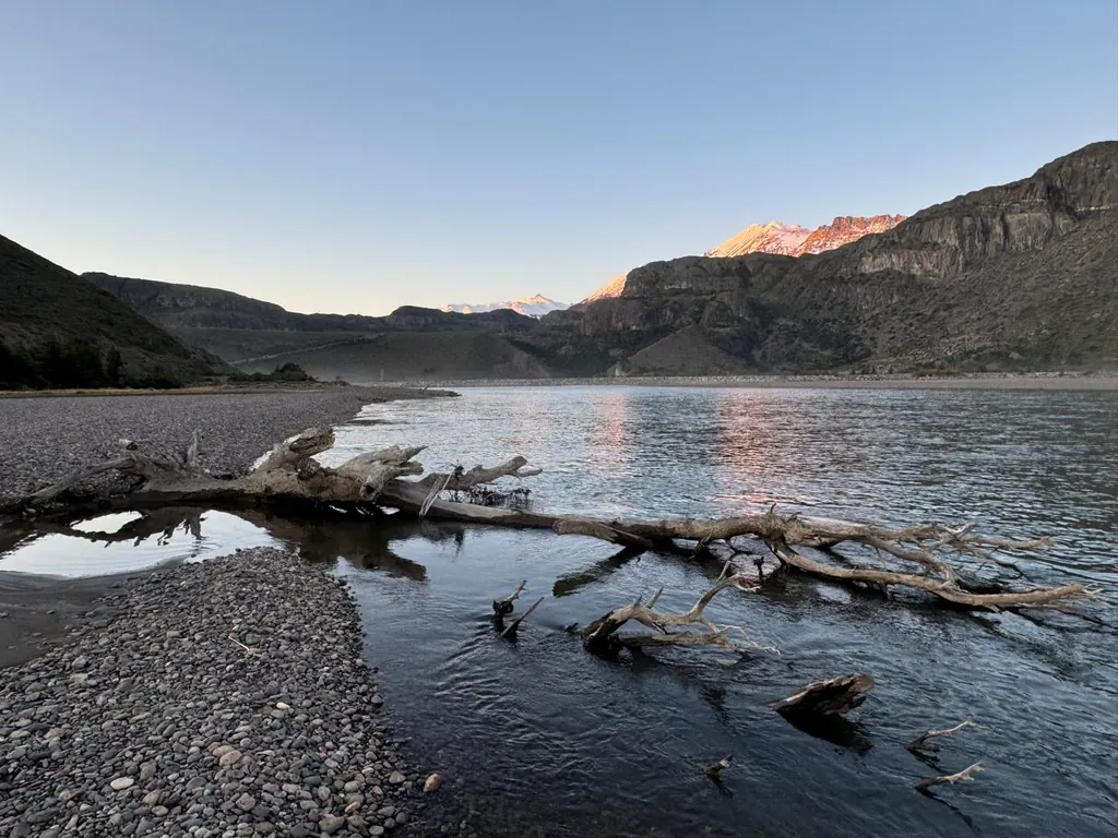 Panorámica del terreno de Río Ibáñez con vista al Cerro Castillo